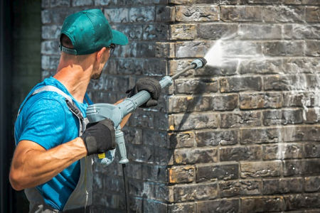 Stone masonry cleaning